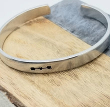 Load image into Gallery viewer, Heart Arrow Cuff