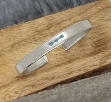 Load image into Gallery viewer, Heart Arrow Cuff