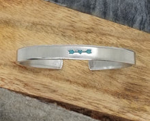 Load image into Gallery viewer, Heart Arrow Cuff